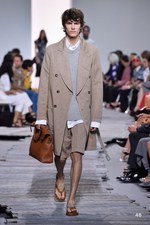 マイケル・コース コレクション 2018年春夏、ペールカラーで表現するトロピカルムード｜写真48