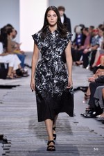 マイケル・コース コレクション 2018年春夏、ペールカラーで表現するトロピカルムード｜写真50