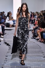 マイケル・コース コレクション 2018年春夏、ペールカラーで表現するトロピカルムード｜写真52