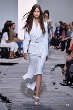 マイケル・コース コレクション 2018年春夏、ペールカラーで表現するトロピカルムード｜写真53