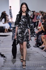 マイケル・コース コレクション 2018年春夏、ペールカラーで表現するトロピカルムード｜写真59