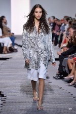 マイケル・コース コレクション 2018年春夏、ペールカラーで表現するトロピカルムード｜写真69