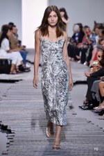 マイケル・コース コレクション 2018年春夏、ペールカラーで表現するトロピカルムード｜写真70