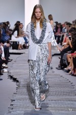 マイケル・コース コレクション 2018年春夏、ペールカラーで表現するトロピカルムード｜写真73