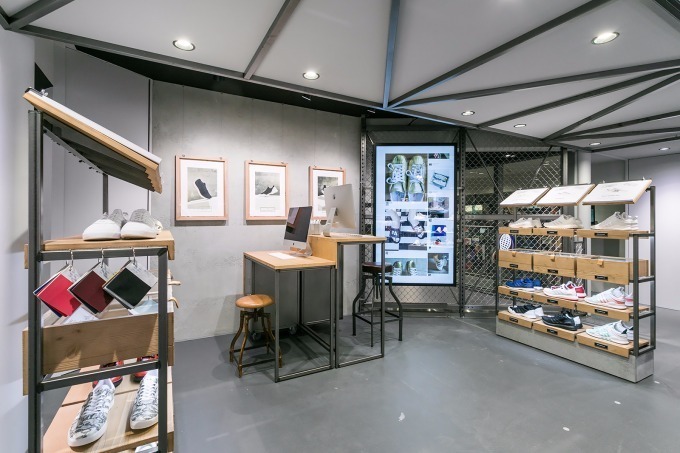 アディダス(adidas) アディダス ブランドコアストア新宿｜写真3