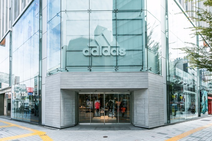 アディダス(adidas) アディダス ブランドコアストア新宿｜写真1