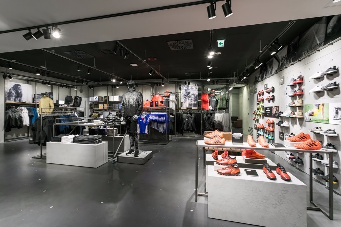 アディダス(adidas) アディダス ブランドコアストア新宿｜写真13