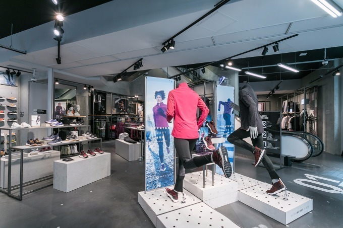 アディダス(adidas) アディダス ブランドコアストア新宿｜写真11