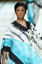 イッセイミヤケ 2018年春夏コレクション - アイスランドへの愛を朧気な記憶で手繰り寄せて｜写真13