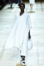 イッセイミヤケ 2018年春夏コレクション - アイスランドへの愛を朧気な記憶で手繰り寄せて｜写真15