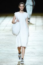 イッセイミヤケ 2018年春夏コレクション - アイスランドへの愛を朧気な記憶で手繰り寄せて｜写真17