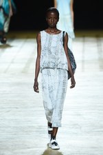 イッセイミヤケ 2018年春夏コレクション - アイスランドへの愛を朧気な記憶で手繰り寄せて｜写真18