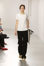 ロエベ 2018年春夏ウィメンズコレクション -  アートピースを探しに旅するロエベウーマン｜写真3