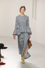 ロエベ 2018年春夏ウィメンズコレクション -  アートピースを探しに旅するロエベウーマン｜写真5