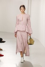 ロエベ 2018年春夏ウィメンズコレクション -  アートピースを探しに旅するロエベウーマン｜写真6