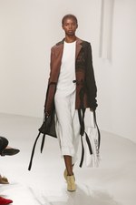 ロエベ 2018年春夏ウィメンズコレクション -  アートピースを探しに旅するロエベウーマン｜写真10