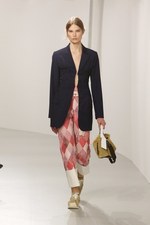 ロエベ 2018年春夏ウィメンズコレクション -  アートピースを探しに旅するロエベウーマン｜写真14