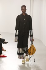 ロエベ 2018年春夏ウィメンズコレクション -  アートピースを探しに旅するロエベウーマン｜写真15