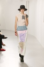 ロエベ 2018年春夏ウィメンズコレクション -  アートピースを探しに旅するロエベウーマン｜写真18