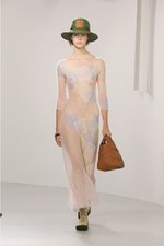 ロエベ 2018年春夏ウィメンズコレクション -  アートピースを探しに旅するロエベウーマン｜写真20