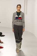 ロエベ 2018年春夏ウィメンズコレクション -  アートピースを探しに旅するロエベウーマン｜写真24