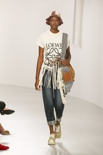 ロエベ 2018年春夏ウィメンズコレクション -  アートピースを探しに旅するロエベウーマン｜写真30