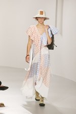 ロエベ 2018年春夏ウィメンズコレクション -  アートピースを探しに旅するロエベウーマン｜写真34