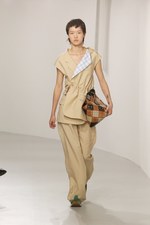 ロエベ 2018年春夏ウィメンズコレクション -  アートピースを探しに旅するロエベウーマン｜写真37