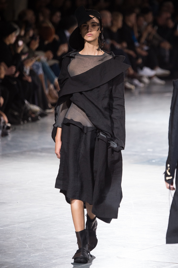 ヨウジヤマモト(Yohji Yamamoto) 2018年春夏ウィメンズコレクション  - 写真44