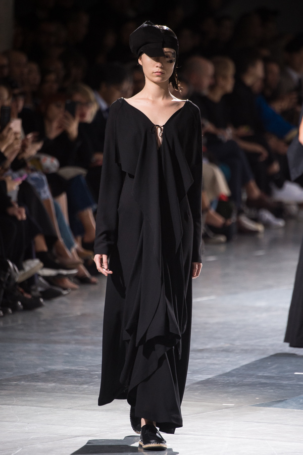 ヨウジヤマモト(Yohji Yamamoto) 2018年春夏ウィメンズコレクション  - 写真50