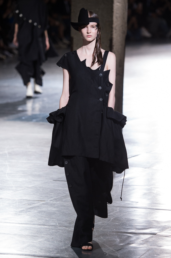 ヨウジヤマモト(Yohji Yamamoto) 2018年春夏ウィメンズコレクション  - 写真3