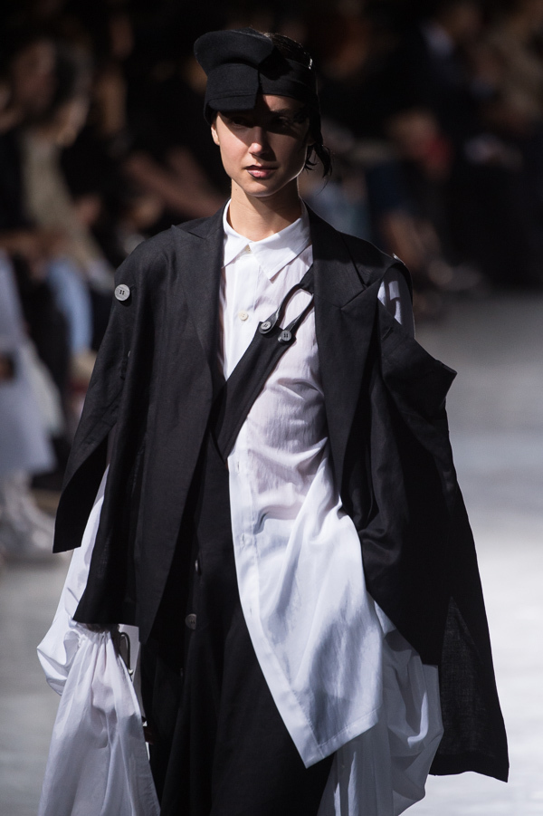 ヨウジヤマモト(Yohji Yamamoto) 2018年春夏ウィメンズコレクション  - 写真8