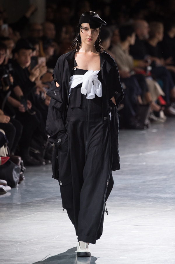 ヨウジヤマモト(Yohji Yamamoto) 2018年春夏ウィメンズコレクション  - 写真9