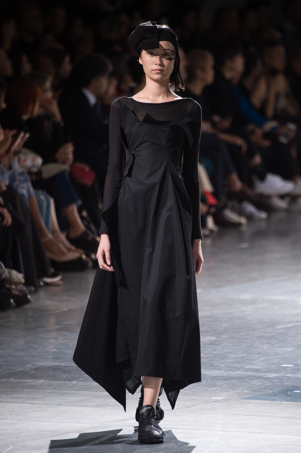 ヨウジヤマモト(Yohji Yamamoto) 2018年春夏ウィメンズコレクション  - 写真20