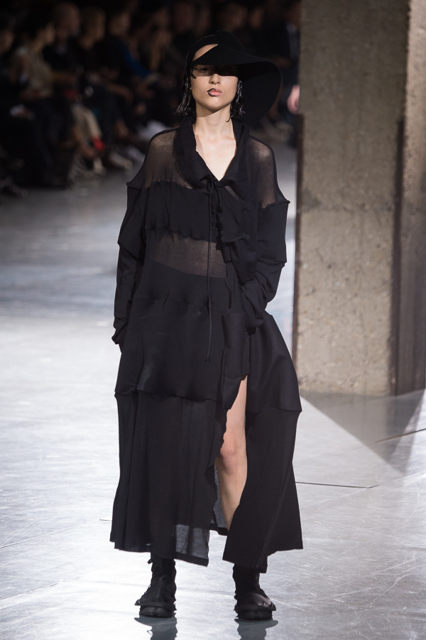 ヨウジヤマモト(Yohji Yamamoto) 2018年春夏ウィメンズコレクション  - 写真21