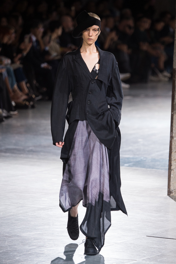 ヨウジヤマモト(Yohji Yamamoto) 2018年春夏ウィメンズコレクション  - 写真23