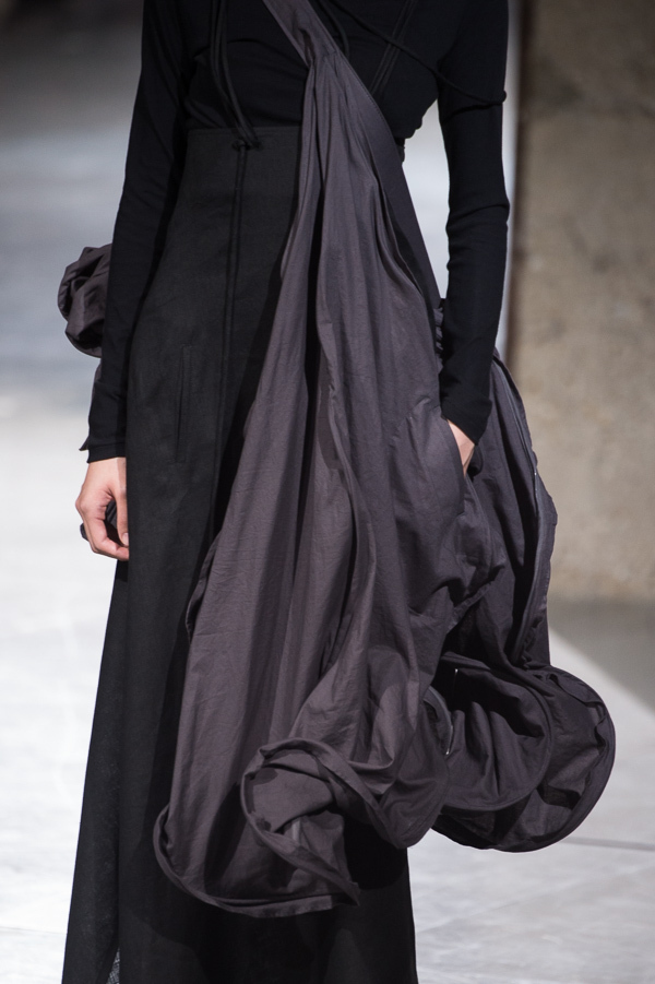 ヨウジヤマモト(Yohji Yamamoto) 2018年春夏ウィメンズコレクション  - 写真30