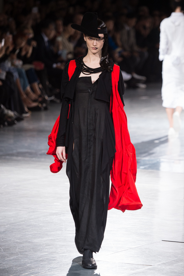 ヨウジヤマモト(Yohji Yamamoto) 2018年春夏ウィメンズコレクション  - 写真31