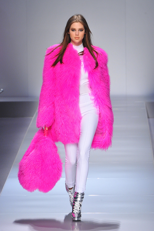ブルマリン(BLUMARINE) 2012-13年秋冬コレクション - ポジティブ