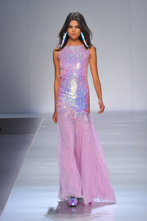 ブルマリン(BLUMARINE) 2012-13年秋冬コレクション - ポジティブ