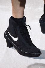 コム デ ギャルソン 2018年春夏コレクション - 様々な才能を集めて作る、洋服の新しい形｜写真8