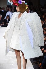 コム デ ギャルソン 2018年春夏コレクション - 様々な才能を集めて作る、洋服の新しい形｜写真23