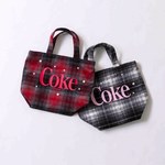 ローリーズファーム(LOWRYS FARM), ジュエティ(jouetie), オリーブ デ オリーブ(OLIVE des OLIVE), ページボーイ(PAGEBOY), マジェスティックレゴン(MAJESTIC LEGON), フラボア(FRAPBOIS), アクシーズファム ポエティック(axes femme POETIQUE), アンジェリック プリティ(Angelic Pretty) ラフォーレ原宿×コカ・コーラ｜写真23