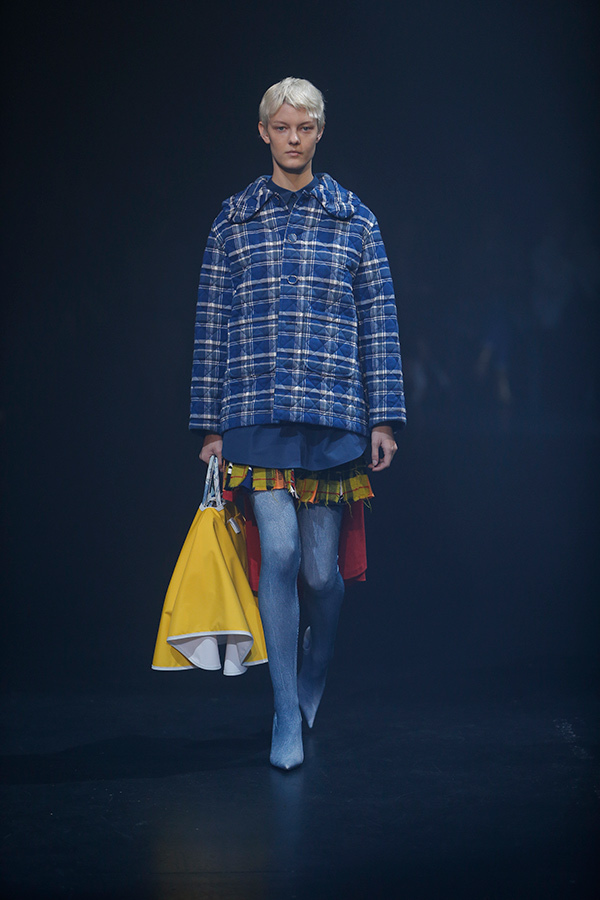 バレンシアガ(BALENCIAGA) 2018年春夏ウィメンズコレクション  - 写真23