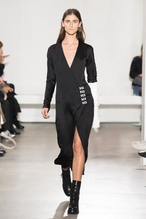 オリヴィエ ティスケンス(OLIVIER THEYSKENS) 2018年春夏ウィメンズコレクション  - 写真4