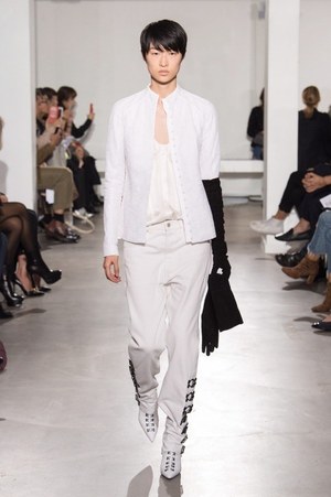 オリヴィエ ティスケンス(OLIVIER THEYSKENS) 2018年春夏ウィメンズコレクション  - 写真15