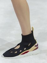 ヴァレンティノ2018年春夏コレクション - 前衛的な視点が告げる、新しい春の訪れ｜写真32