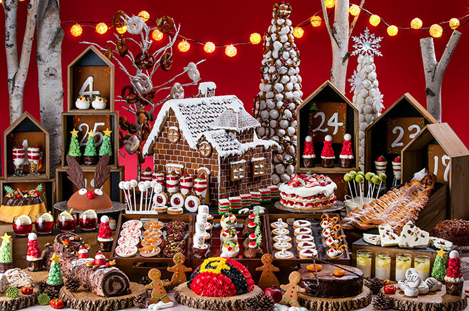ヒルトン東京お台場「クリスマスマーケット」をイメージしたデザートブッフェ、サンタやトナカイのケーキ｜写真1
