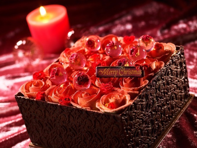 薔薇のリース"をイメージしたゴージャスなケーキ