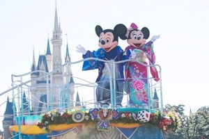 東京ディズニーリゾート 18年の正月 和装のミッキーたちが新年の挨拶パレード 特別グッズも ファッションプレス